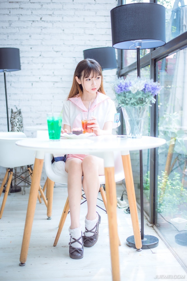 “的确有些冲突，只是……”邓贤苦笑道。
